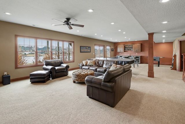 1009 Fountain View Drive, Pella, IA 50219