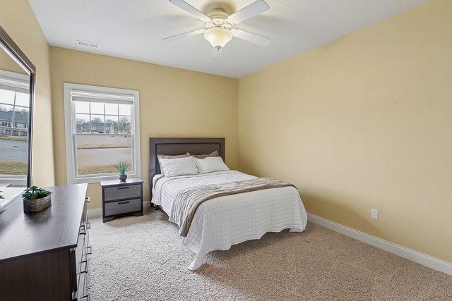 1009 Fountain View Drive, Pella, IA 50219