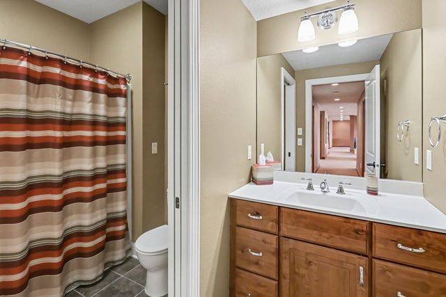 1009 Fountain View Drive, Pella, IA 50219