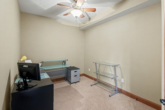 1009 Fountain View Drive, Pella, IA 50219