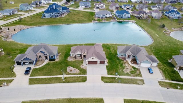 1009 Fountain View Drive, Pella, IA 50219