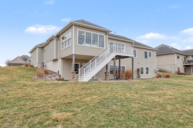 1009 Fountain View Drive, Pella, IA 50219