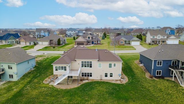 1009 Fountain View Drive, Pella, IA 50219