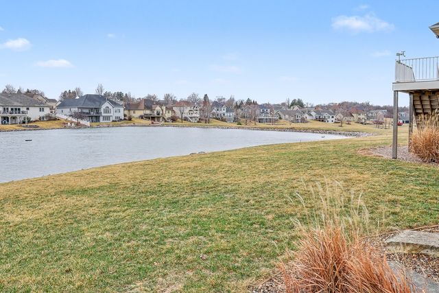 1009 Fountain View Drive, Pella, IA 50219