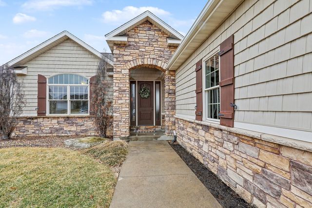 1009 Fountain View Drive, Pella, IA 50219