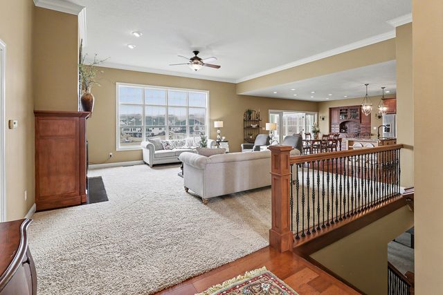 1009 Fountain View Drive, Pella, IA 50219