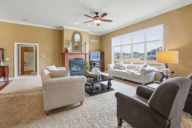 1009 Fountain View Drive, Pella, IA 50219