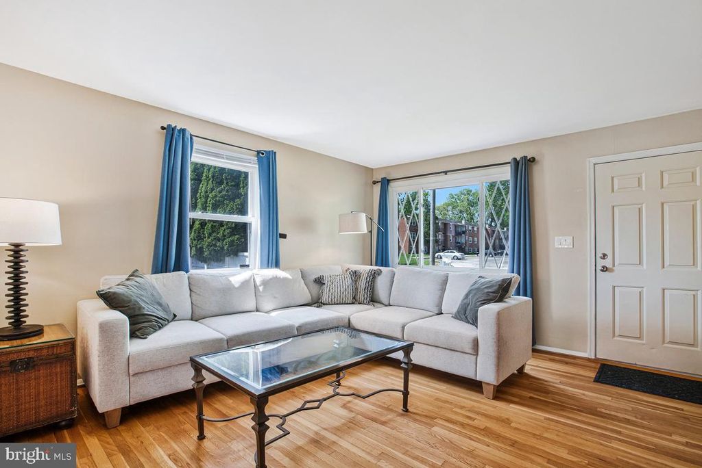 Image 9 of property listing at 8425 KINGS RIDGE RD, Baltimore, MD 21234