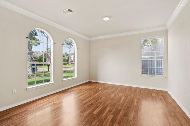 607 Fernwood Drive, Friendswood, TX 77546