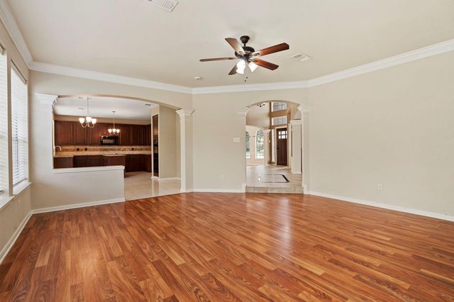 607 Fernwood Drive, Friendswood, TX 77546