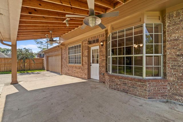 607 Fernwood Drive, Friendswood, TX 77546