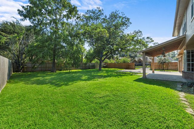 607 Fernwood Drive, Friendswood, TX 77546