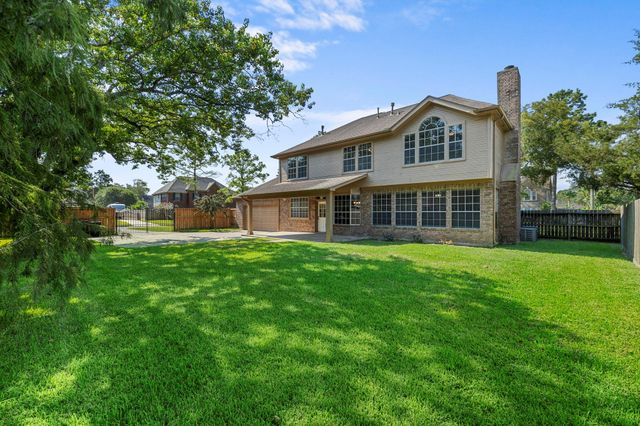 607 Fernwood Drive, Friendswood, TX 77546