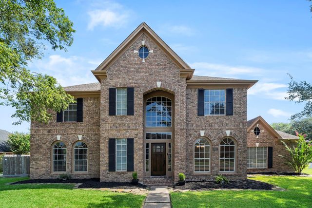 607 Fernwood Drive, Friendswood, TX 77546