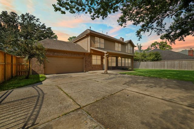 607 Fernwood Drive, Friendswood, TX 77546