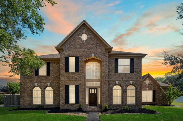 607 Fernwood Drive, Friendswood, TX 77546