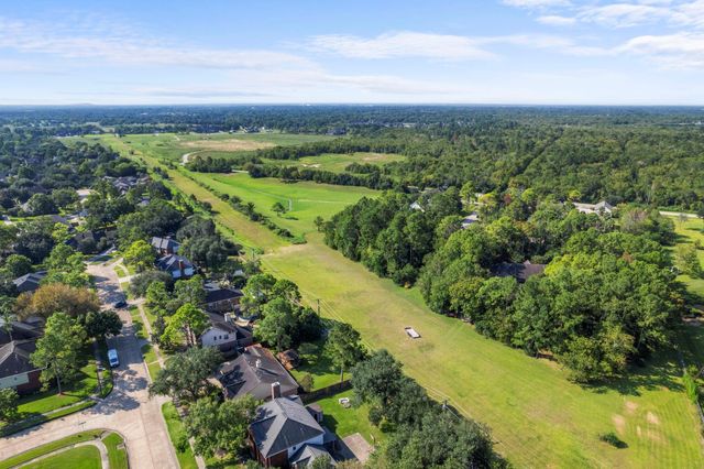 607 Fernwood Drive, Friendswood, TX 77546