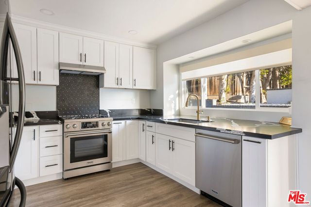 11775 Laurelwood Drive, Studio City, CA 91604