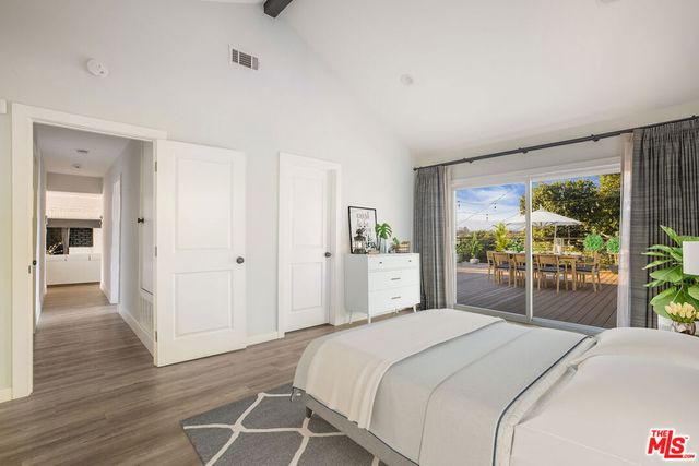 11775 Laurelwood Drive, Studio City, CA 91604