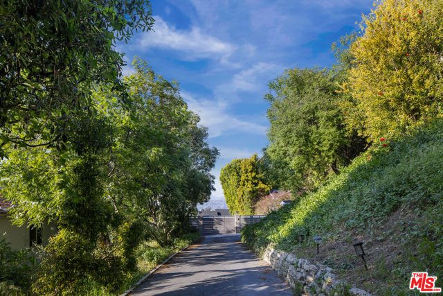 11775 Laurelwood Drive, Studio City, CA 91604