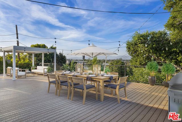 11775 Laurelwood Drive, Studio City, CA 91604