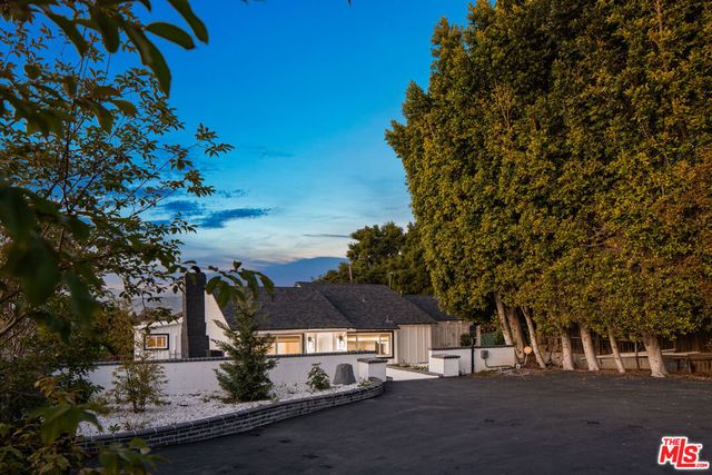11775 Laurelwood Drive, Studio City, CA 91604