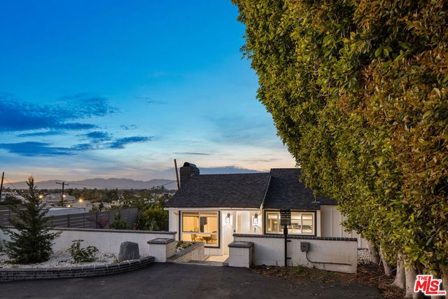 11775 Laurelwood Drive, Studio City, CA 91604