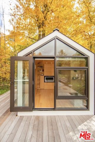 11775 Laurelwood Drive, Studio City, CA 91604