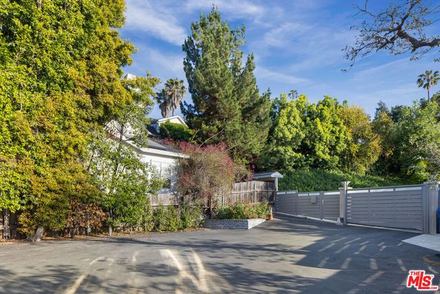 11775 Laurelwood Drive, Studio City, CA 91604