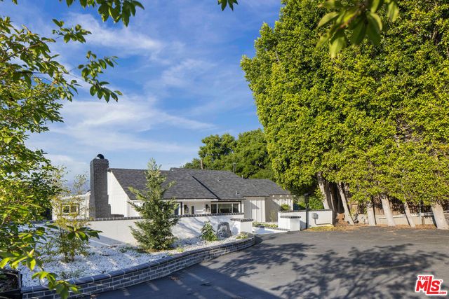 11775 Laurelwood Drive, Studio City, CA 91604