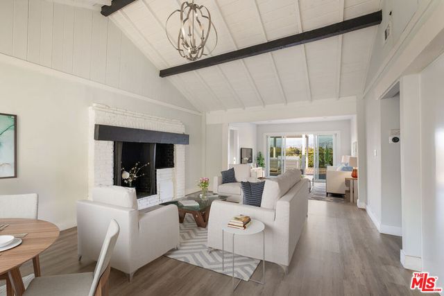 11775 Laurelwood Drive, Studio City, CA 91604