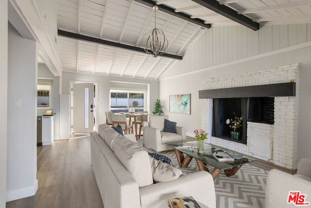 11775 Laurelwood Drive, Studio City, CA 91604