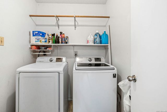 6811 Barton Rock, San Antonio, TX 78239