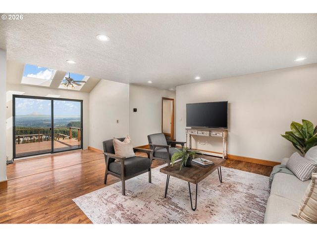 19420 Ne VISTA HILL Dr, Hillsboro, OR 97123