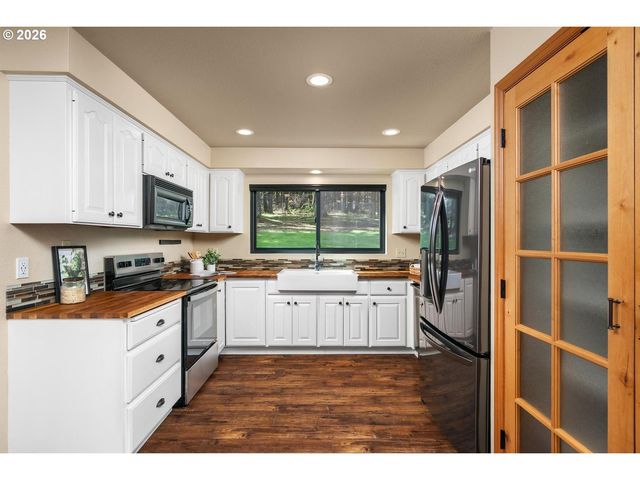 19420 Ne VISTA HILL Dr, Hillsboro, OR 97123