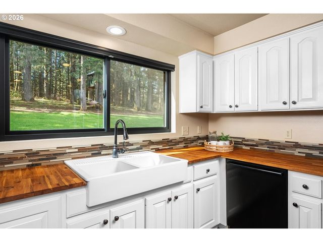 19420 Ne VISTA HILL Dr, Hillsboro, OR 97123