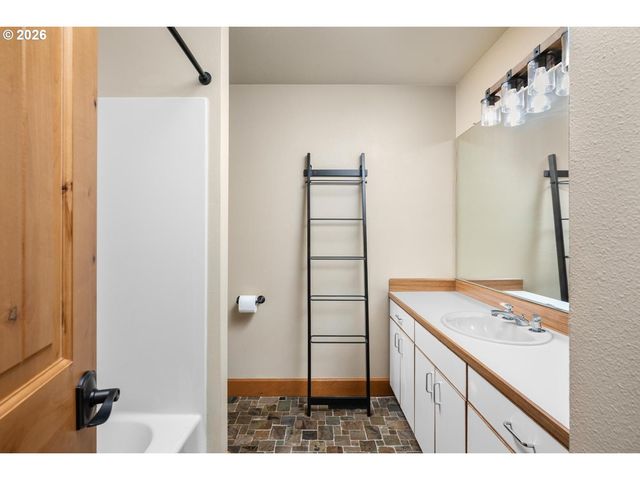 19420 Ne VISTA HILL Dr, Hillsboro, OR 97123