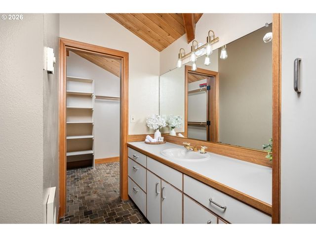 19420 Ne VISTA HILL Dr, Hillsboro, OR 97123