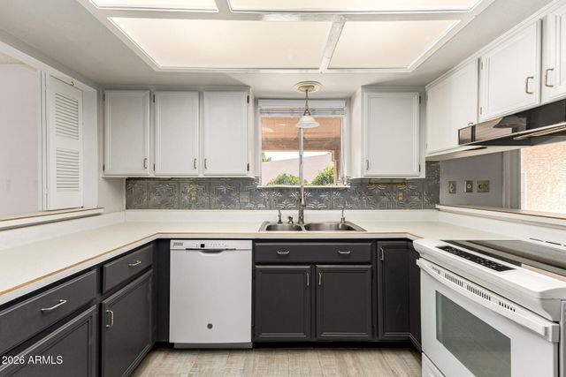 10430 E REGAL Drive, Sun Lakes, AZ 85248