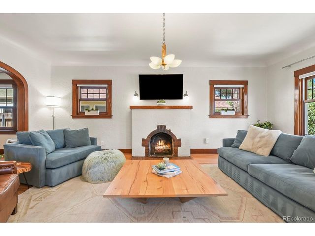 912 N Corona St, Colorado Springs, CO 80903