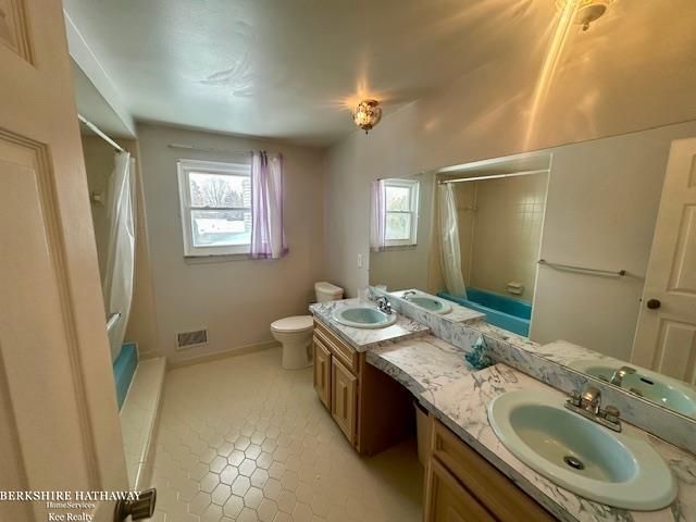 39020 E Royal Doulton Boulevard, Clinton Twp, MI 48038