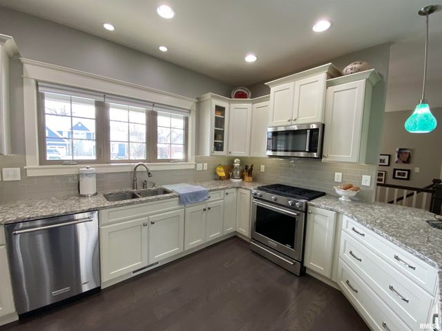 2213 W EARL Court, Peoria, IL 61615