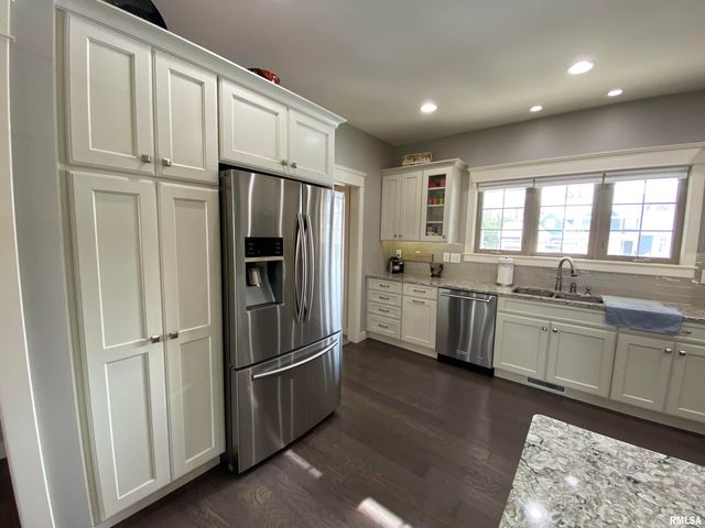 2213 W EARL Court, Peoria, IL 61615