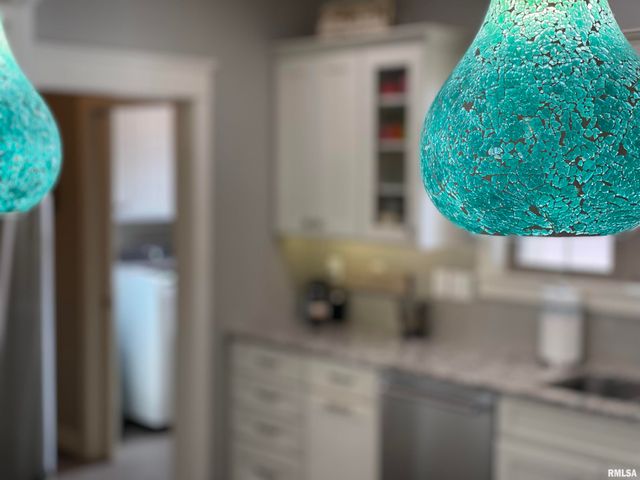 2213 W EARL Court, Peoria, IL 61615