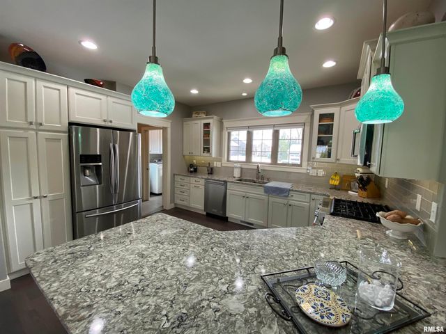 2213 W EARL Court, Peoria, IL 61615