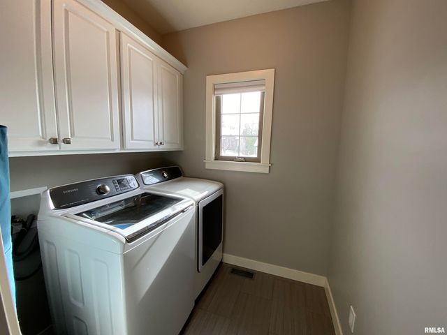 2213 W EARL Court, Peoria, IL 61615