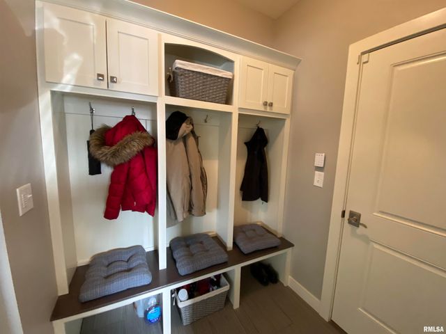 2213 W EARL Court, Peoria, IL 61615