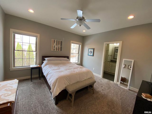 2213 W EARL Court, Peoria, IL 61615