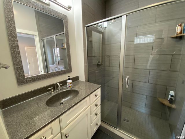 2213 W EARL Court, Peoria, IL 61615