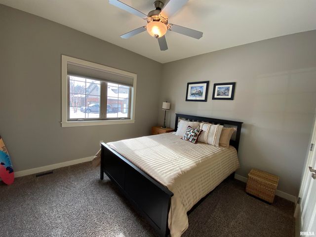 2213 W EARL Court, Peoria, IL 61615